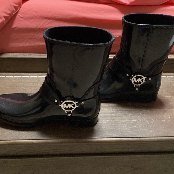Michael Kors Fulton  Rain Boots - Picture 2 of 5